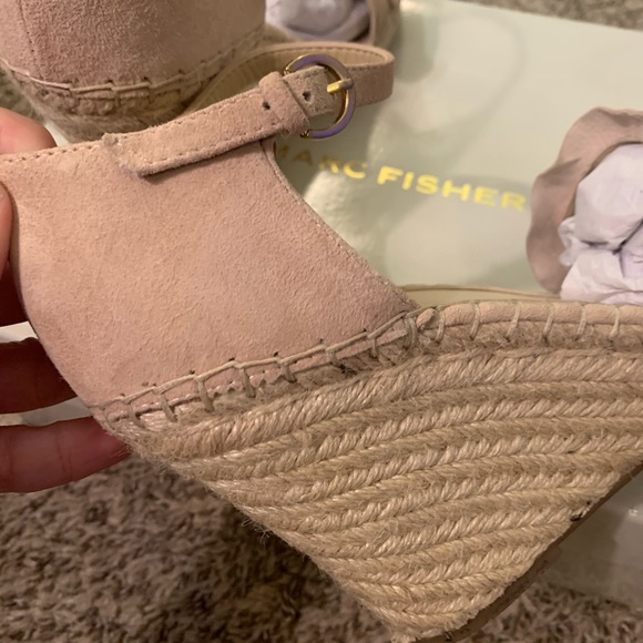 Marc Fisher Ruffle Wedges - Picture 6 of 8